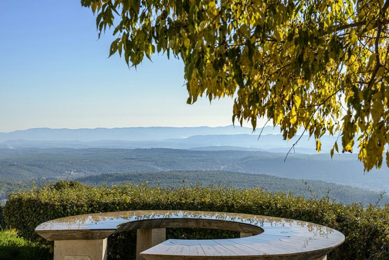 Photo - Hôtel de charme Haut Var Vauban Tourtour 18nov2021 18 Table d'orientation avec vue panoramique à Tourtour - Bastide de Tourtour