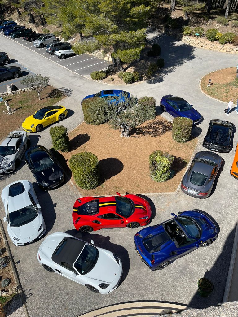 Several ferrari parked in front of the Bastide de Tourtour - reception room var