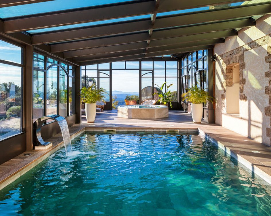 Wellness area of the Bastide de Tourtour spa overlooking the Maures massif