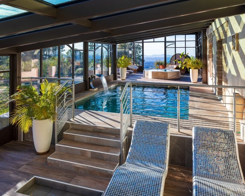 Photo - Spa Bastidde de Tourtour 0236MP min Wellness area of the Bastide de Tourtour spa overlooking the Maures massif