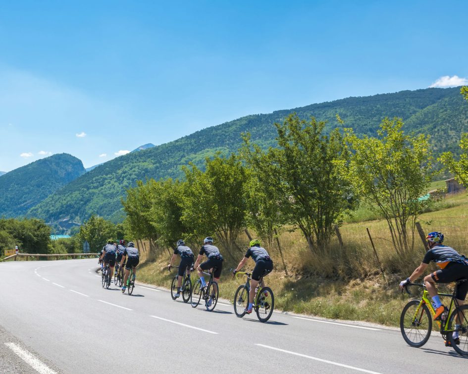 Cyclists on the road along the Verdon Gorges