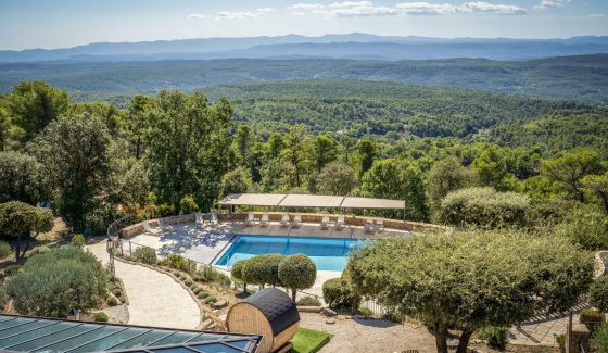 Vue imprenable de la Bastide de Tourtour sur la nature