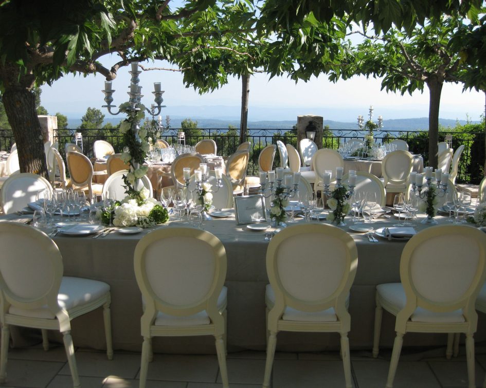 Table set for a wedding at the Bastide de Tourtour