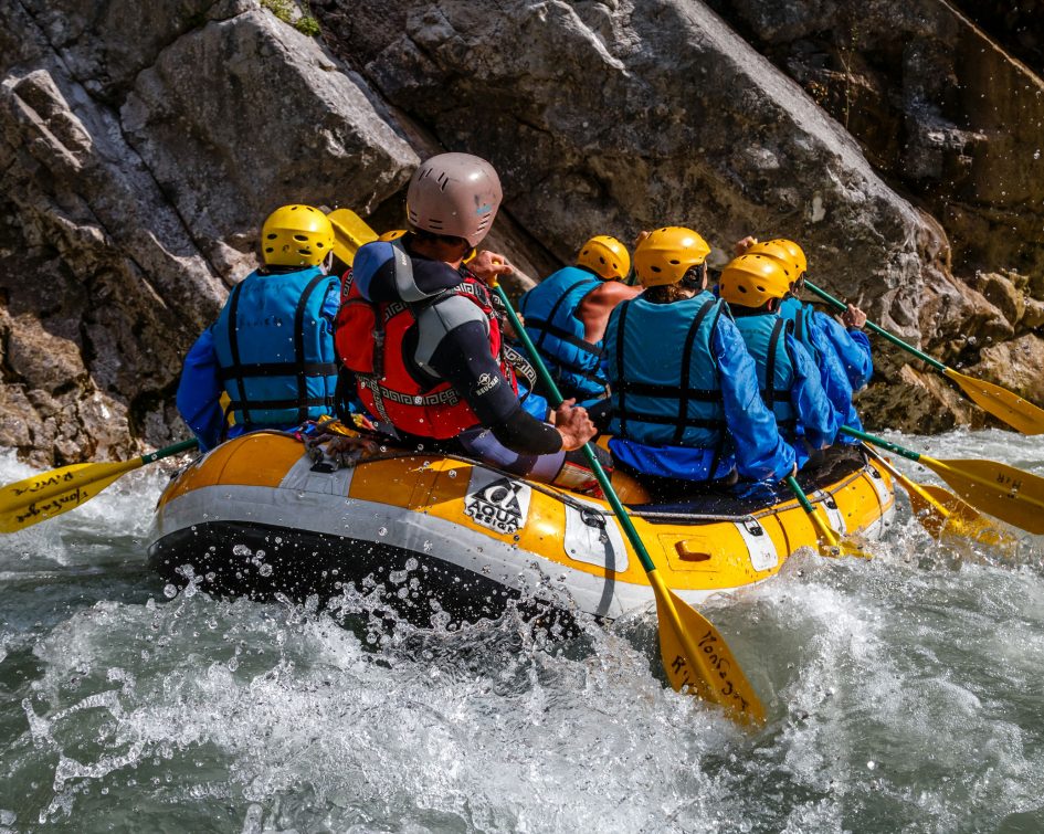 Photo - Les gorges du Verdon - gorges du verdon hotel Rafting ©M. Simoulin verdon 2 Personnes qui font du rafting sur les Gorges du Verdon - gorges du verdon hotel