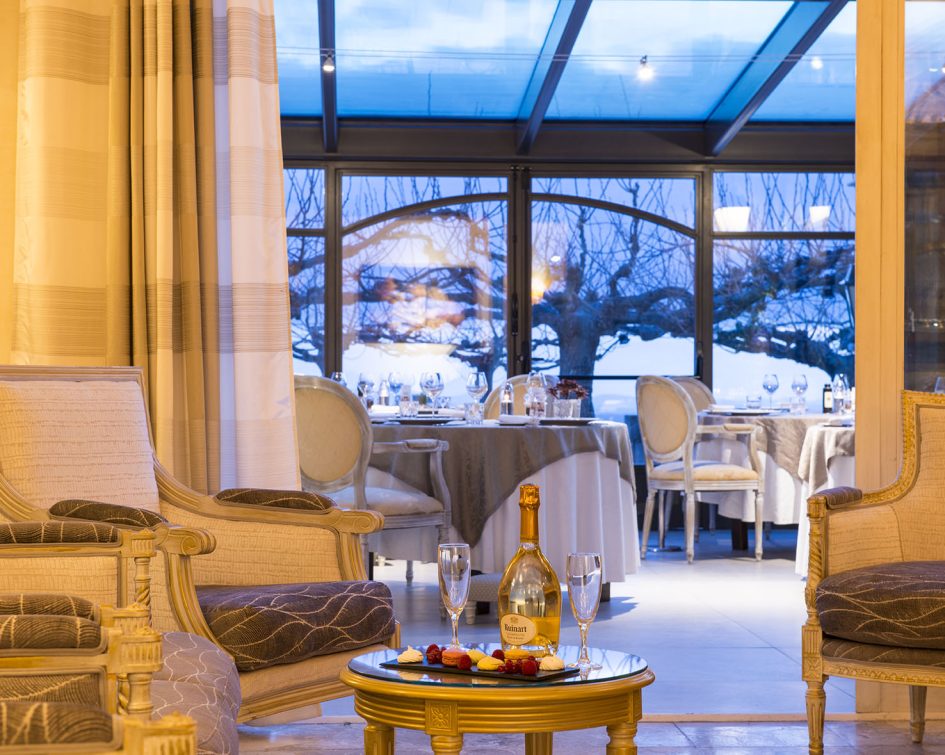 Champagne and desserts served in a private room at the Bastide de Tourtour - reception room var