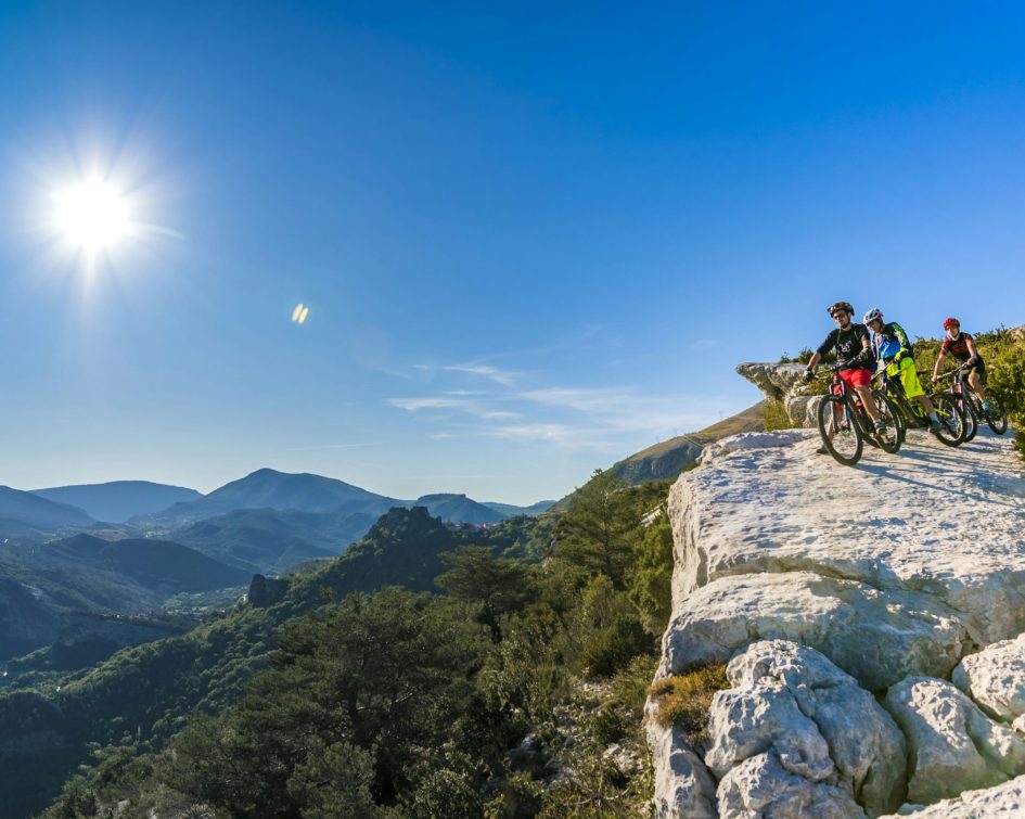 Photo - Les gorges du Verdon - gorges du verdon hotel VTT ©Ph. Murtas Verdon Tourisme scaled VTT en randonnée en hauteur des Gorges du Verdon - gorges du verdon hotel