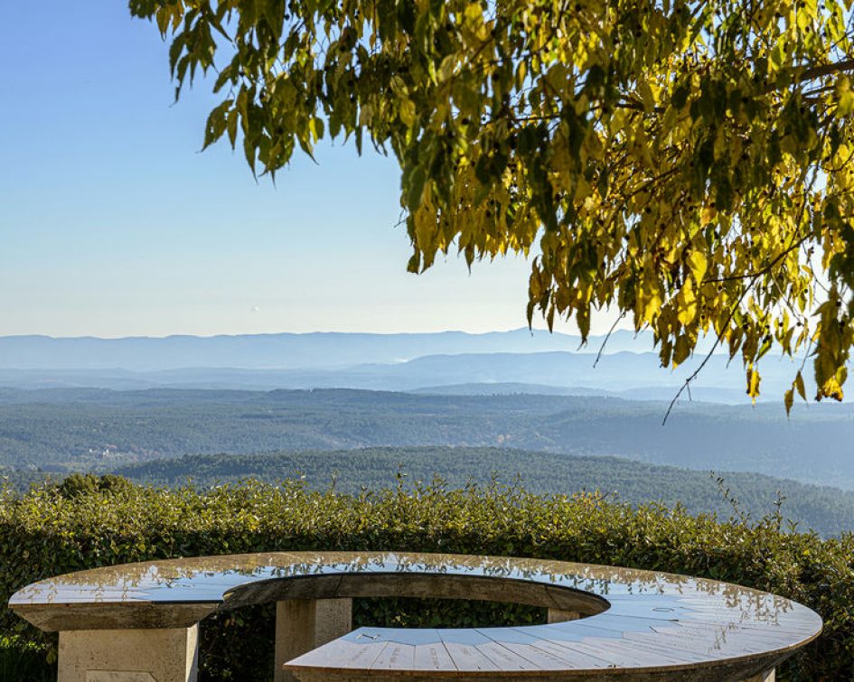 Table d'orientation avec vue panoramique à Tourtour - Bastide de Tourtour