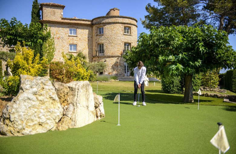 Personne qui fait du golf à la Bastide de Tourtour